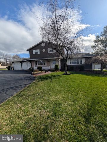 7845 CHAMBERS HILL RD, Harrisburg, PA 17111