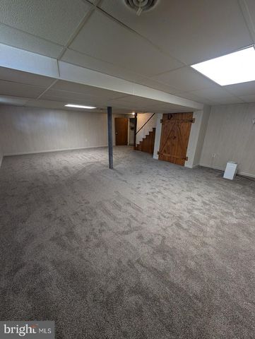 7845 CHAMBERS HILL RD, Harrisburg, PA 17111