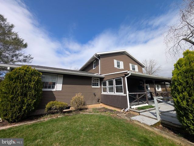 7845 CHAMBERS HILL RD, Harrisburg, PA 17111