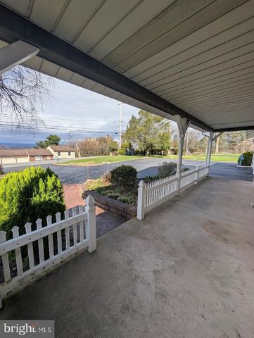 7845 CHAMBERS HILL RD, Harrisburg, PA 17111