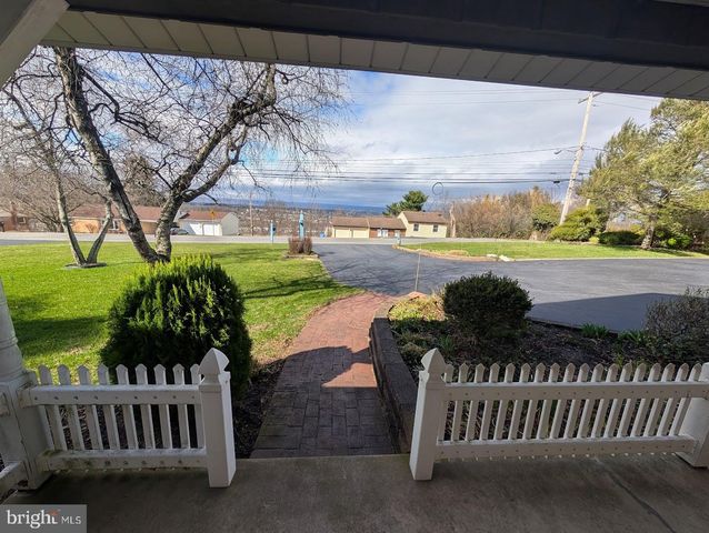 7845 CHAMBERS HILL RD, Harrisburg, PA 17111