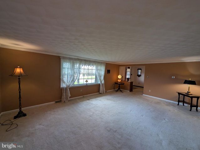 7845 CHAMBERS HILL RD, Harrisburg, PA 17111