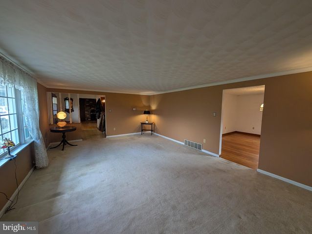 7845 CHAMBERS HILL RD, Harrisburg, PA 17111