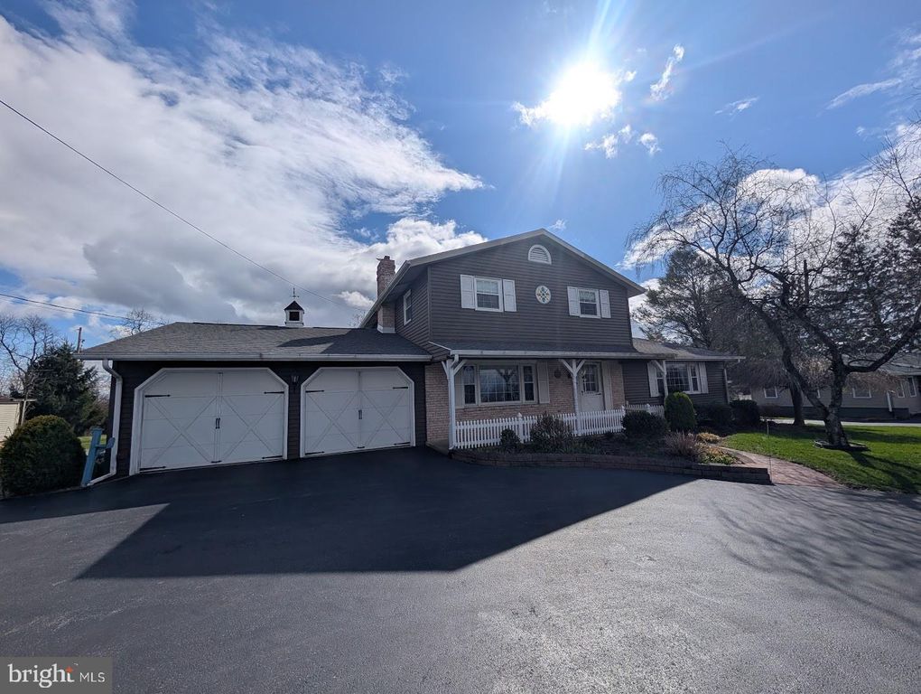 7845 CHAMBERS HILL RD, Harrisburg, PA 17111