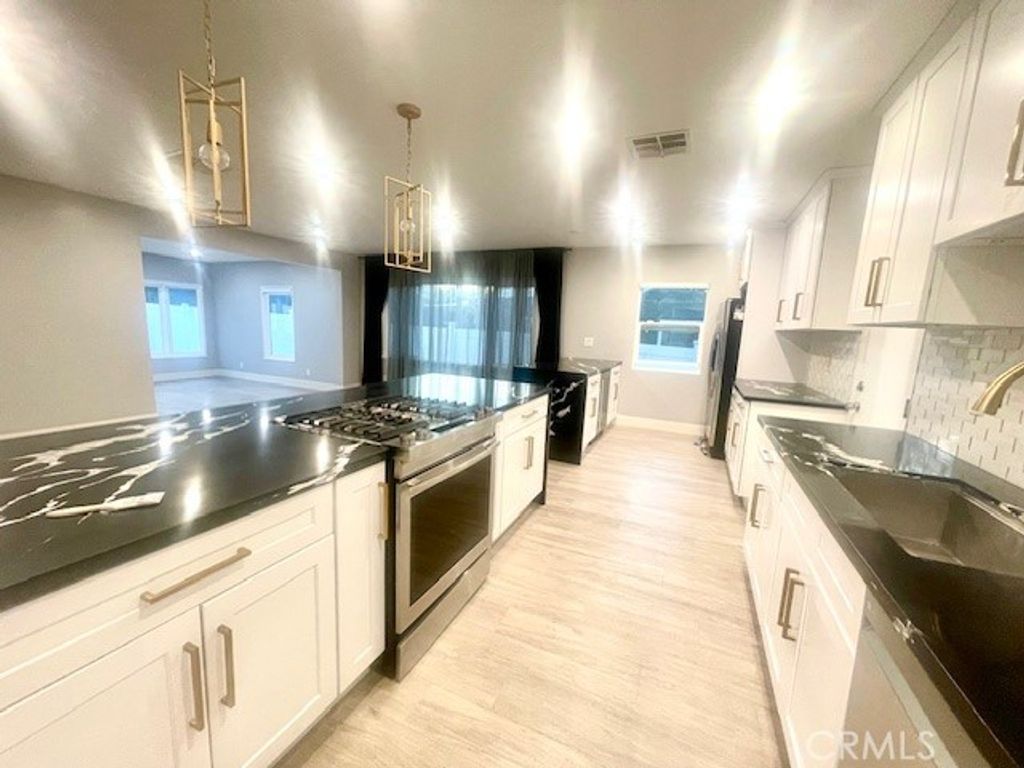 22020 Viscanio, Woodland Hills (los Angeles), CA 91364