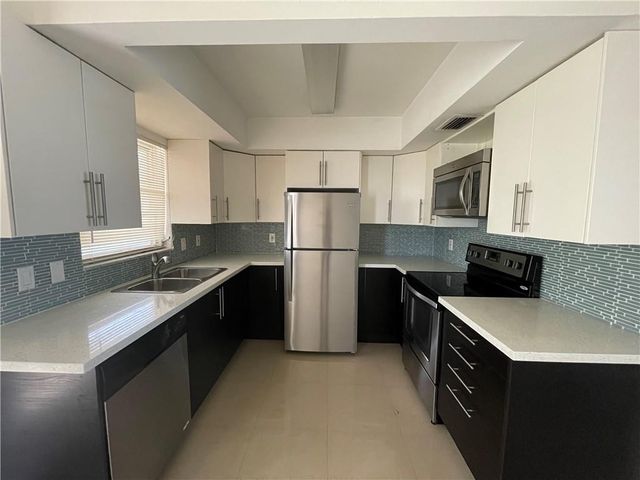 2451 Lincoln Street 6, Hollywood, FL 33020