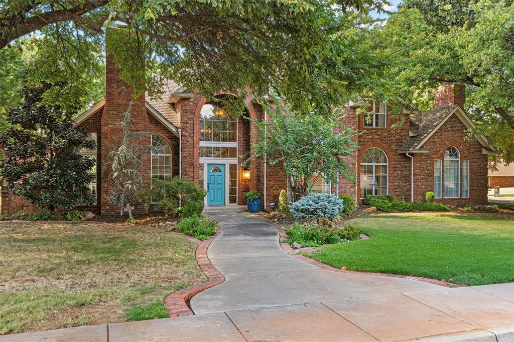 Image 1 of property listing at 1901 Mission Hills Circle, Edmond, OK 73025