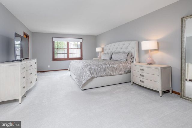 11 TURTLE CREEK DR, Mullica Hill, NJ 08062