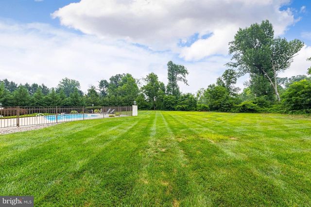 11 TURTLE CREEK DR, Mullica Hill, NJ 08062
