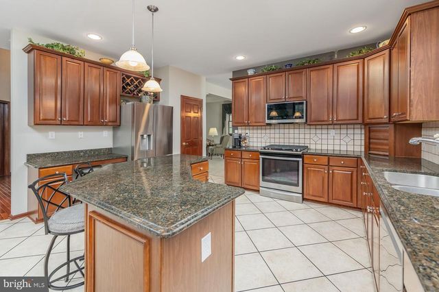 11 TURTLE CREEK DR, Mullica Hill, NJ 08062