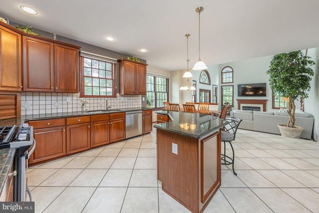 11 TURTLE CREEK DR, Mullica Hill, NJ 08062
