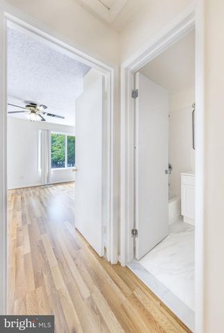 2232 SOUTHGATE SQ, Reston, VA 20191