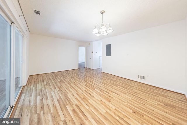 2232 SOUTHGATE SQ, Reston, VA 20191