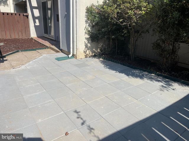 2232 SOUTHGATE SQ, Reston, VA 20191