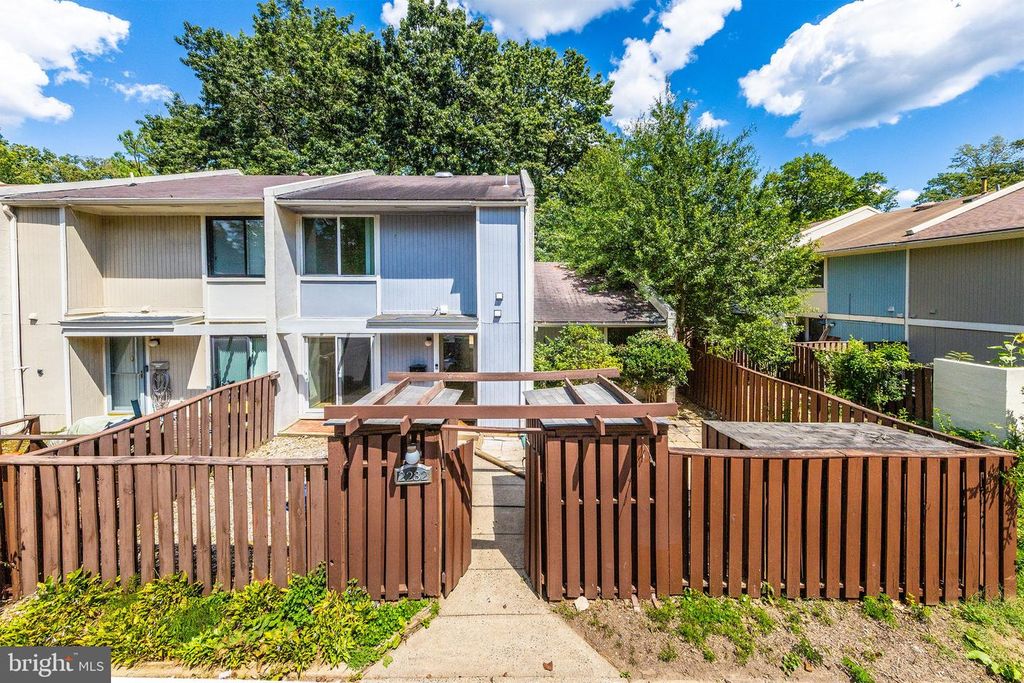 2232 SOUTHGATE SQ, Reston, VA 20191