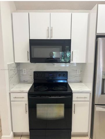 15771 SW 106th Terrace 302, Miami, FL 33196
