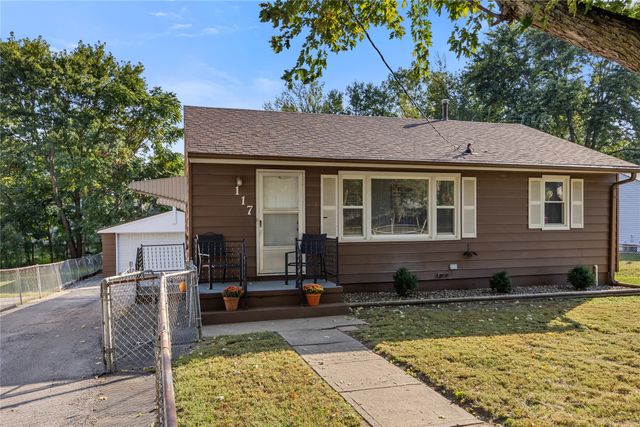 117 E Watrous Avenue, Des Moines, IA 50315