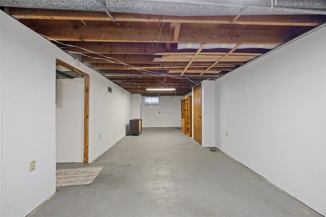117 E Watrous Avenue, Des Moines, IA 50315