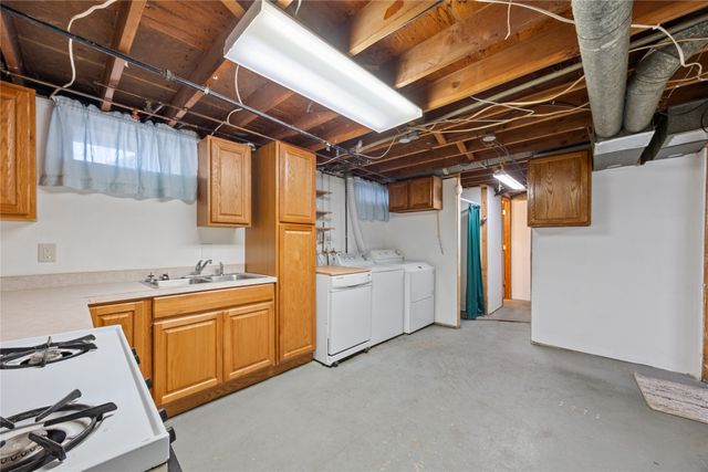 117 E Watrous Avenue, Des Moines, IA 50315