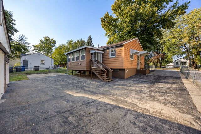 117 E Watrous Avenue, Des Moines, IA 50315