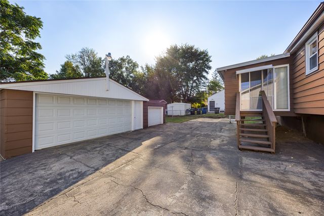 117 E Watrous Avenue, Des Moines, IA 50315