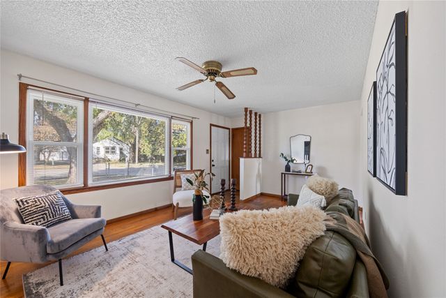 117 E Watrous Avenue, Des Moines, IA 50315