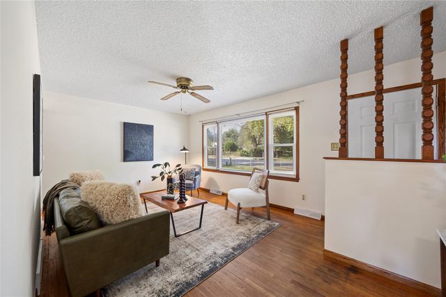 117 E Watrous Avenue, Des Moines, IA 50315