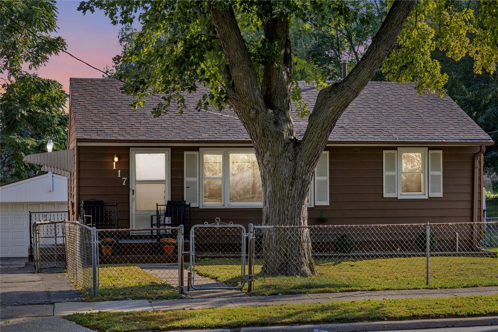 117 E Watrous Avenue, Des Moines, IA 50315