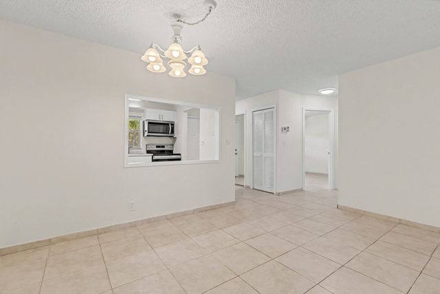 437 SW Natura Avenue F, Deerfield Beach, FL 33441