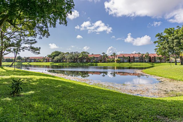 437 SW Natura Avenue F, Deerfield Beach, FL 33441