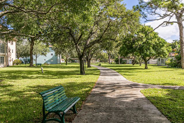 437 SW Natura Avenue F, Deerfield Beach, FL 33441