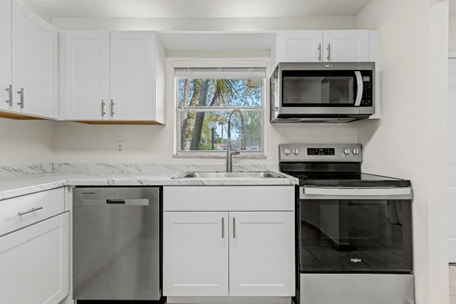 437 SW Natura Avenue F, Deerfield Beach, FL 33441