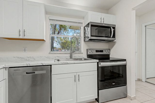 437 SW Natura Avenue F, Deerfield Beach, FL 33441