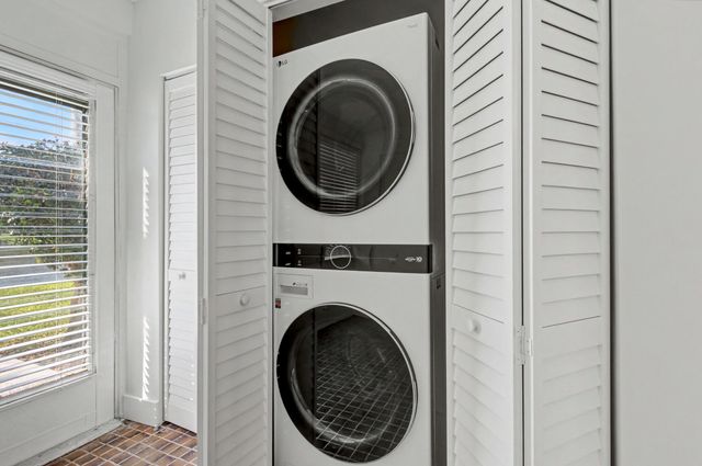 437 SW Natura Avenue F, Deerfield Beach, FL 33441