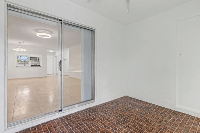 437 SW Natura Avenue F, Deerfield Beach, FL 33441