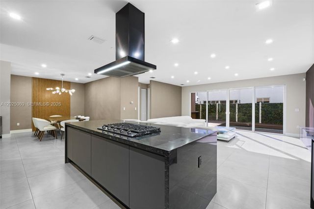 7534 NW 98th Avenue, Doral, FL 33178
