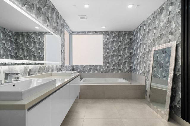 7534 NW 98th Avenue, Doral, FL 33178