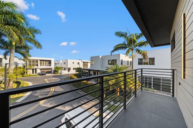 7534 NW 98th Avenue, Doral, FL 33178