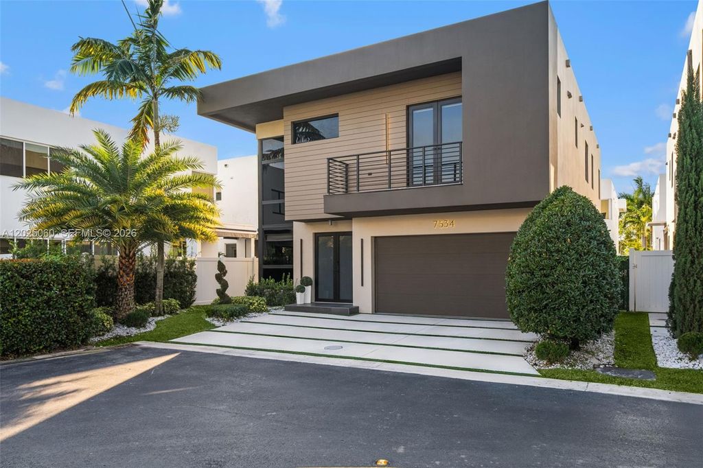 7534 NW 98th Avenue, Doral, FL 33178