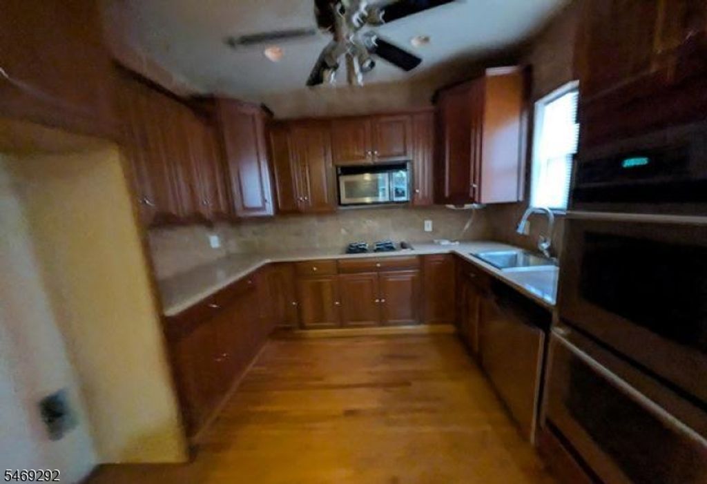 349 Parker St, Newark City, NJ 07104 — photo 5