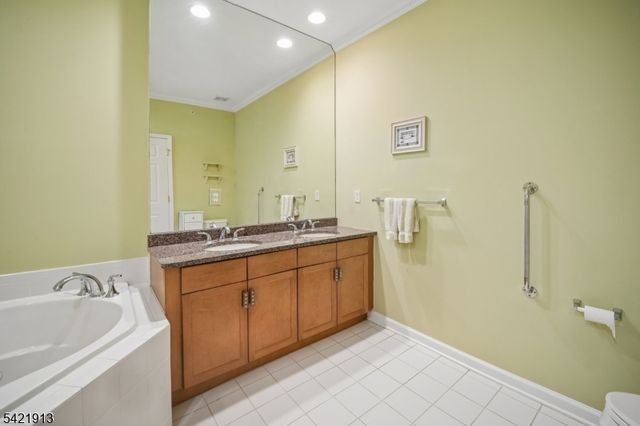 1403 Pointe Gate Dr 1403, Livingston Twp., NJ 07039