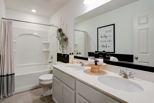 138 Piper Glen Avenue, Oswego, IL 60543