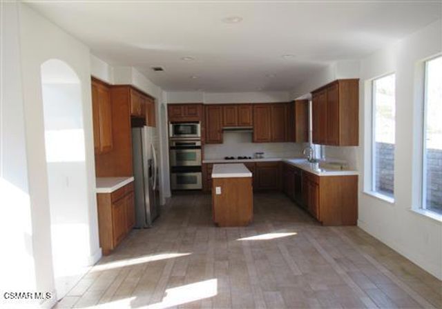 986 Lincoln Court, Simi Valley, CA 93065