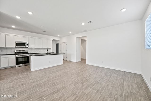 17017 W Molly Lane, Surprise, AZ 85387