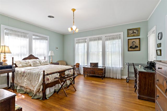 610 Fitzhugh, Paris, TX 75460