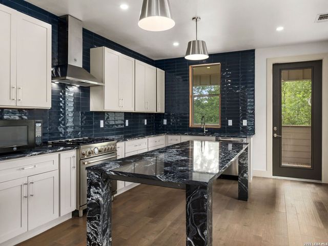 119 E FEST STREET, San Antonio, TX 78204