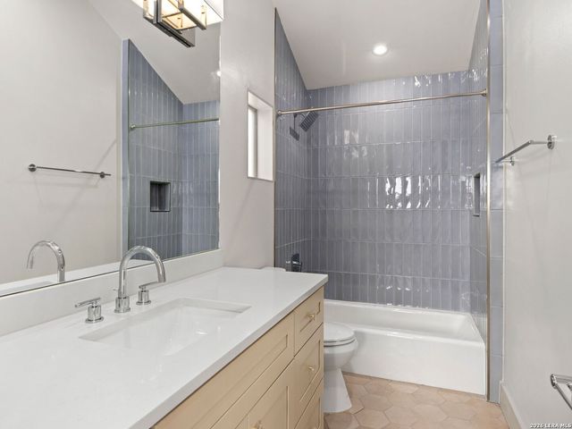 119 E FEST STREET, San Antonio, TX 78204