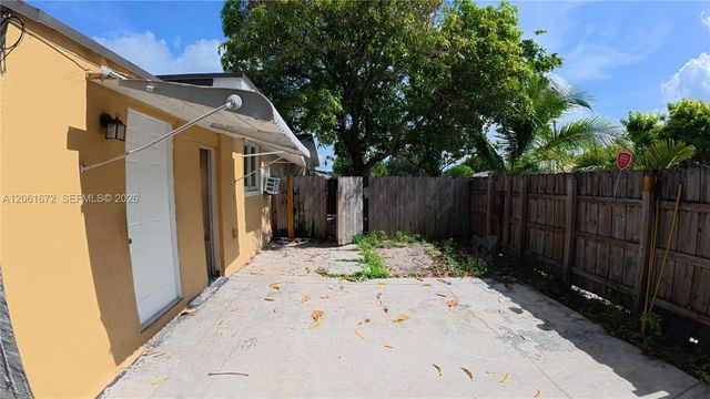 5400 SW 36th St 1, West Park, FL 33023