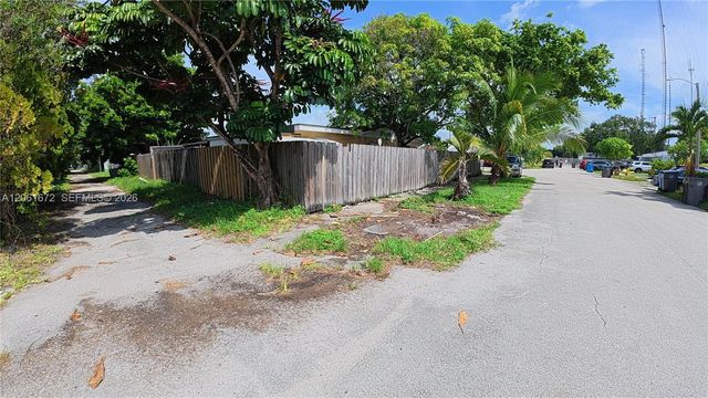 5400 SW 36th St 1, West Park, FL 33023