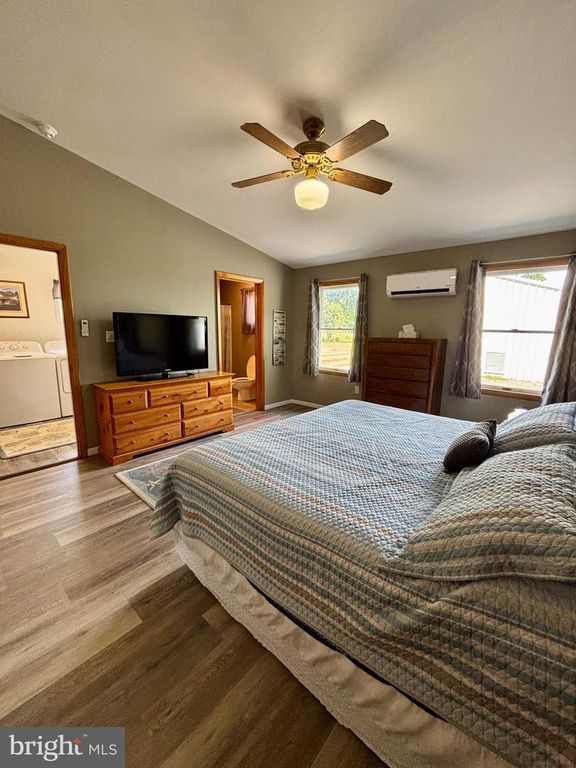 Image 5 of property listing at 1240 HUDSON RD, Cambridge, MD 21613